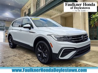Used 2022 Volkswagen Tiguan SE w/ Panoramic Sunroof Package image 1