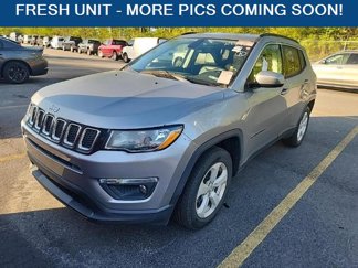 Used 2018 Jeep Compass Latitude image 1