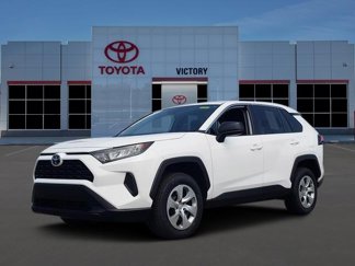 Used 2022 Toyota RAV4 LE image 1