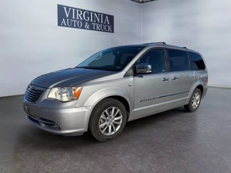 Used 2014 Chrysler Town & Country Touring-L image 1