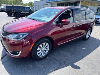 Used 2018 Chrysler Pacifica Touring-L image 1