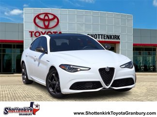 Used 2023 Alfa Romeo Giulia Estrema image 1