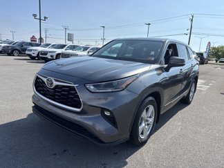 Used 2021 Toyota Highlander LE image 1
