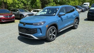 New 2025 Volkswagen Tiguan SE image 1