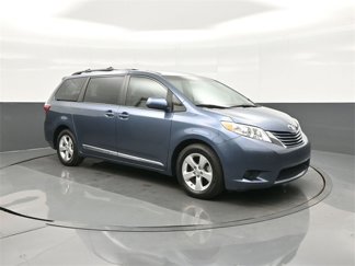 Used 2017 Toyota Sienna LE image 1