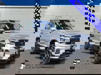 Certified 2025 Volvo XC40 B5 Core image 1