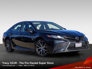 Used 2021 Toyota Camry SE image 1