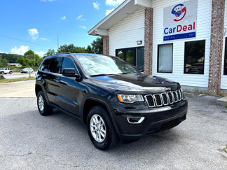 Used 2020 Jeep Grand Cherokee Laredo image 1