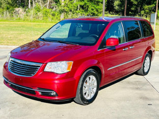 Used 2015 Chrysler Town & Country Touring w/ Driver Convenience Group image 1