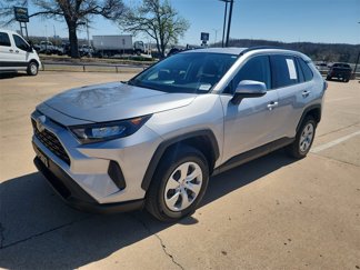 Used 2021 Toyota RAV4 LE image 1