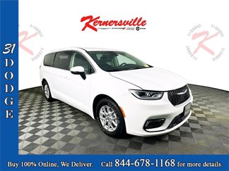 Used 2023 Chrysler Pacifica Touring-L image 1