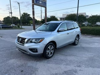 Used 2018 Nissan Pathfinder SV image 1