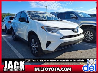 Used 2018 Toyota RAV4 LE image 1