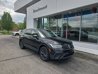 Used 2022 Volkswagen Tiguan SE image 1