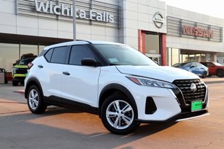 New 2025 Nissan Kicks Play S image 1