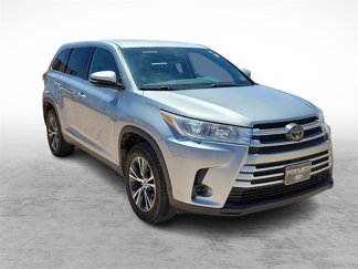 Used 2019 Toyota Highlander LE image 1