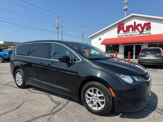 Used 2018 Chrysler Pacifica LX image 1
