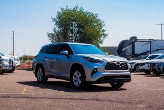 Used 2024 Toyota Highlander LE image 1