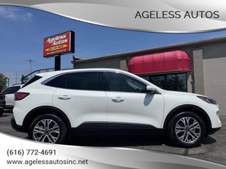 Used 2022 Ford Escape SEL image 1