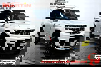 New 2025 Jeep Grand Cherokee L Laredo image 1