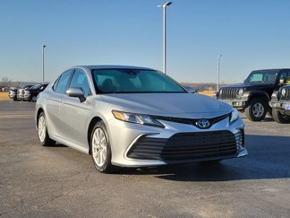 Used 2022 Toyota Camry LE image 1