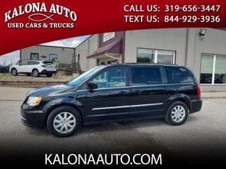 Used 2016 Chrysler Town & Country Touring image 1