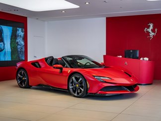 Used 2023 Ferrari SF90 Spider image 1