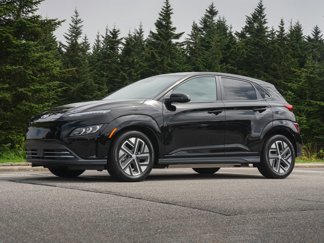Used 2023 Hyundai Kona SE image 1