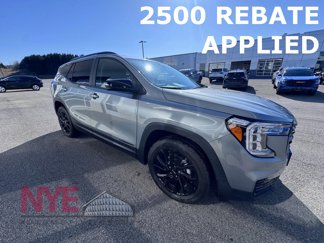 Used 2024 GMC Terrain SLE w/ Driver Convenience Package image 1