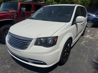 Used 2013 Chrysler Town & Country Touring image 1