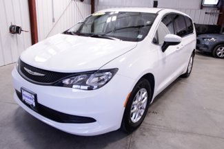 Used 2023 Chrysler Voyager LX image 1