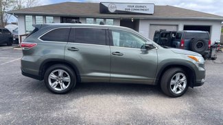 Used 2016 Toyota Highlander Limited image 1