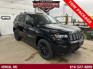 Used 2017 Jeep Grand Cherokee Altitude image 1
