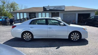 Used 2012 Toyota Avalon Limited image 1