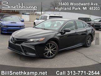 Used 2022 Toyota Camry SE image 1