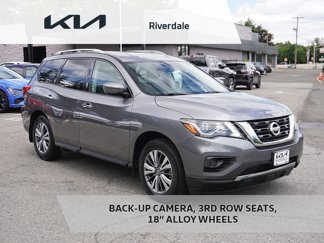 Used 2020 Nissan Pathfinder S image 1