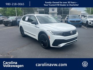 Certified 2022 Volkswagen Tiguan SE R-Line image 1
