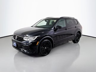 Used 2022 Volkswagen Tiguan SE R-Line image 1