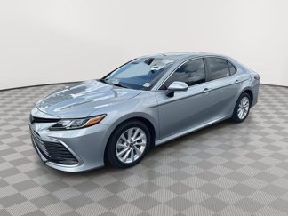 Used 2021 Toyota Camry LE image 1