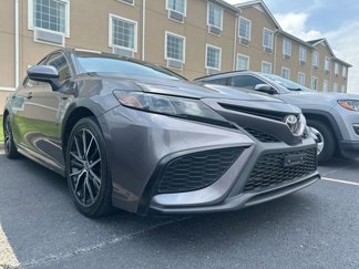 Used 2021 Toyota Camry SE image 1