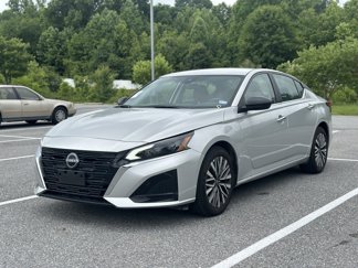 Used 2024 Nissan Altima 2.5 SV image 1