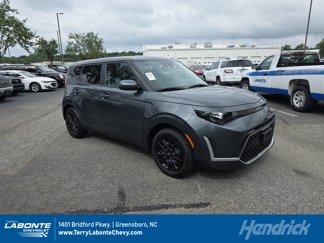 Used 2023 Kia Soul LX image 1