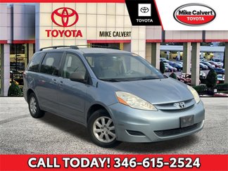 Used 2010 Toyota Sienna LE image 1