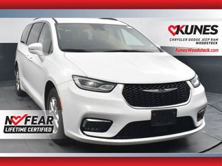 Used 2022 Chrysler Pacifica Touring-L image 1