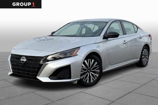Used 2024 Nissan Altima 2.5 SV image 1