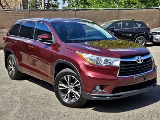 Used 2016 Toyota Highlander XLE image 1