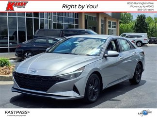 Used 2022 Hyundai Elantra SEL image 1