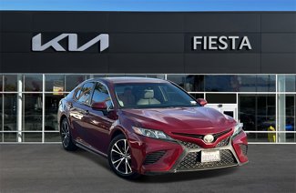 Used 2018 Toyota Camry SE image 1