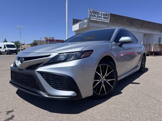 Used 2021 Toyota Camry SE image 1