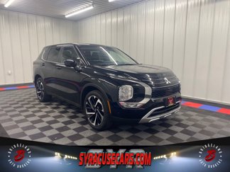 Used 2023 Mitsubishi Outlander SE image 1